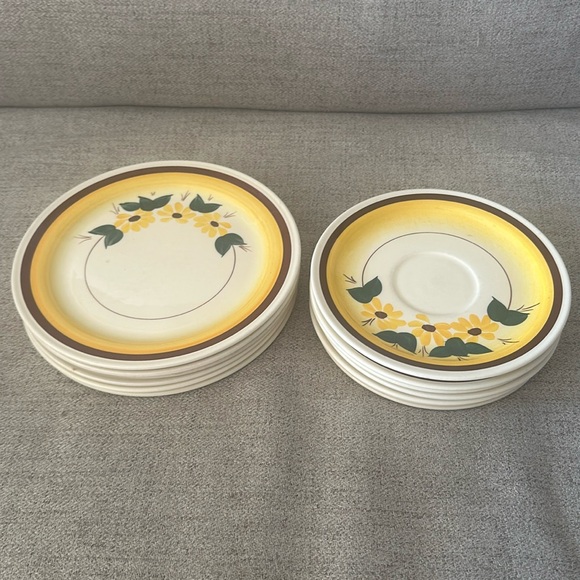 Vernon Kilns Brown Eyed Susan - Etsy Euc lot of Brown Eyed Susan pattern by Vernon Kilns. Desert plates and saucers